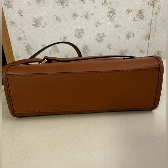 Michael Kors Harrison Logo Crossbody Bag-Vanilla - Picture 3 of 5